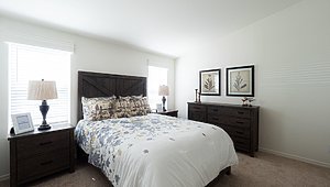 Home Outlet Series / The Clairmont Bedroom 14005