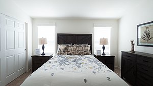 Home Outlet Series / The Clairmont Bedroom 14006