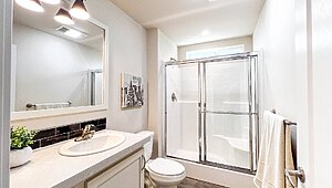 American Freedom Series / Cabana 15522C Bathroom 84243