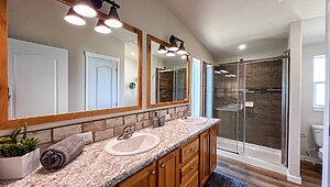 400 Series / The Metolius Cabin 28562A Bathroom 84227