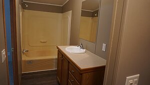 Fleetwood / Fleetwood 16x70 (203098) Bathroom 84320