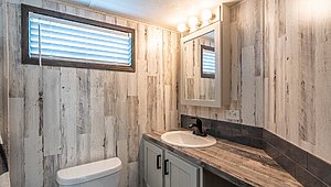Forest Lake / The McNairy Bathroom 22182