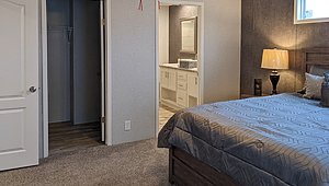 Blue Ridge Series / 2022 Georgetown Overstock 28483W Bedroom 52061