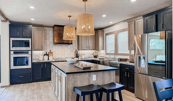 Creekside Series / The Highland Oak CS-3253 Kitchen 81552