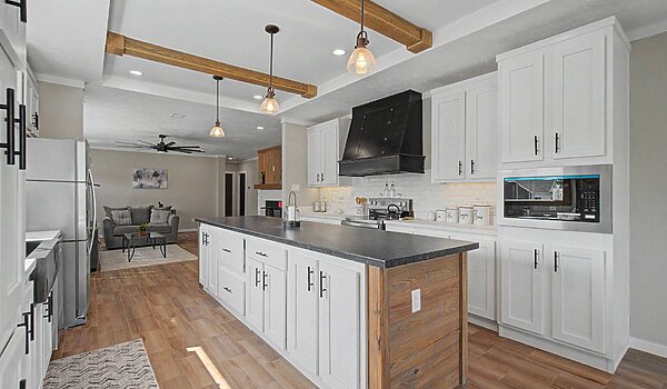 Creekside Series / The Shades Creek CS-3248 Lot #1 Kitchen 90119