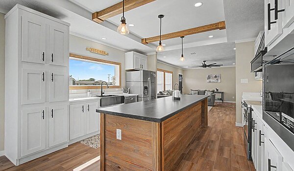 Creekside Series / The Shades Creek CS-3248 Lot #1 Kitchen 90120