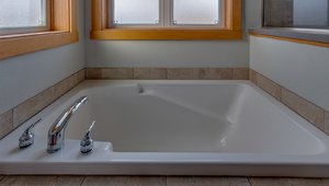 BellaVista / Camellia XL Bathroom 7314
