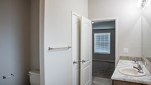 Central Great Plains / CN960 Bathroom 20949