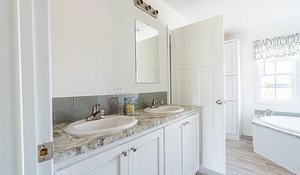 Riverview / 4603A Bathroom 56053