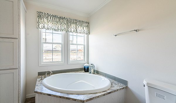 Riverview / 4603A Bathroom 56054
