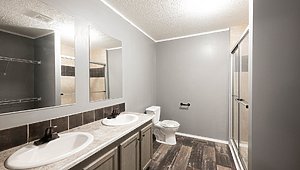 Adventure Homes / 2017 Bathroom 25100