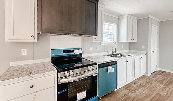 290IH16763A / Cavco Iron Ranch Kitchen 82234