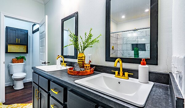 Prime / PRI3284-2010 with 9 foot Sidewalls & Hidden Pantry Bathroom 83508