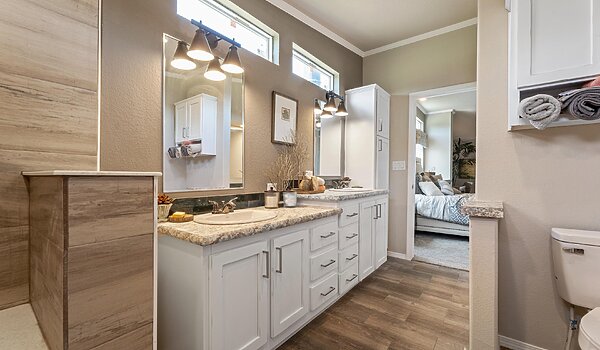 Vista Ridge / The Hacienda 320VR41604A Bathroom 67179