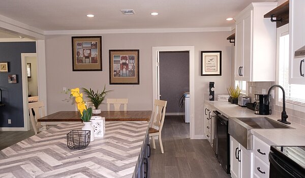 Save 30K! BEST DEAL OF THE YEAR! / Was $181,372 NOW $149,999/2000+ Square Feet - LAST ONE! Interior 85194