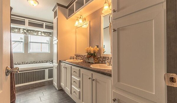 Masterpiece / Arlington 28483A Bathroom 91301