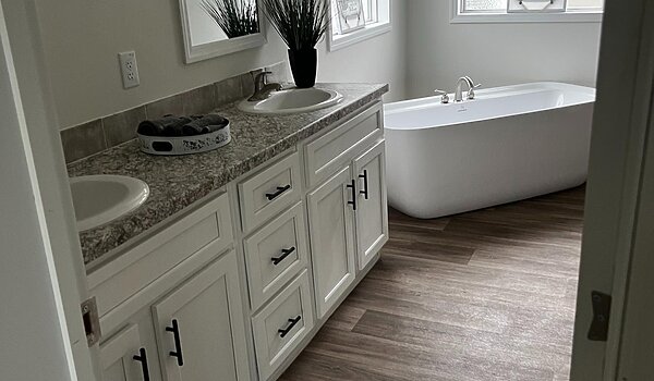 Lifestyle / Gulf 32663A Interior 85223