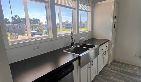 884 Yaupon Ct SW, Calabash, NC 28467 / Raven H-2483N-PS Kitchen 83016