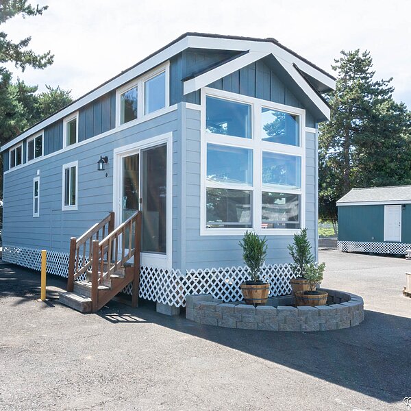 Cascadia Value / Special Edition 12351X Exterior 85124