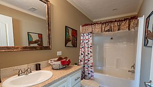 Platinum Homes / The Timberline X-7019 Bathroom 15145