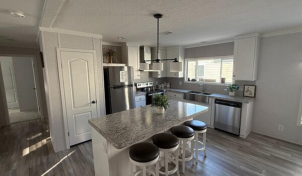 The Summit / 28483A Interior 85551