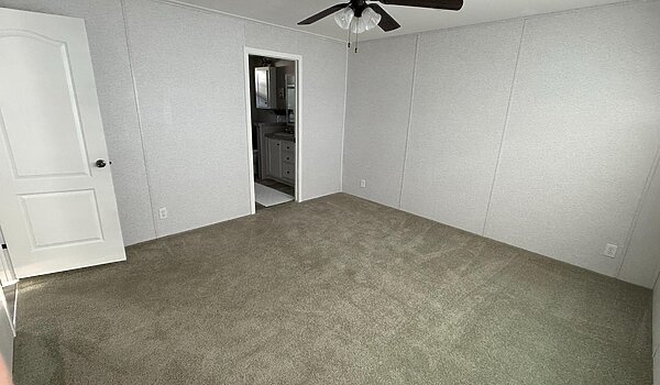 The Summit / 28483A Interior 85553