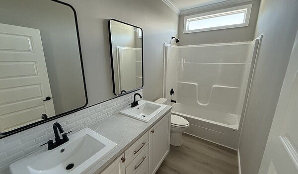 EL Series / Ivy 340EL30643B Interior 85907