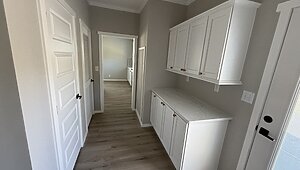 EL Series / Ivy 340EL30643B Interior 85908