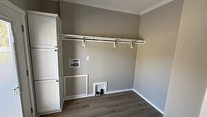 EL Series / Ivy 340EL30643B Interior 85909