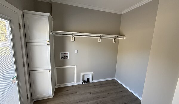 EL Series / Ivy 340EL30643B Interior 85909