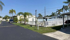 Royal Palms Mobile Home Park / Lot 71 8705 South Tamiami Trail Exterior 31858