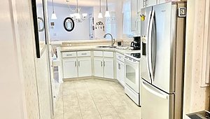 Whispering Pines Manufactured Home Community / 1729 Sugar Pine Ave Kitchen 33167