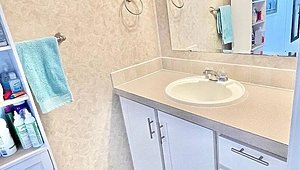 Whispering Pines Manufactured Home Community / 1729 Sugar Pine Ave Bathroom 33189