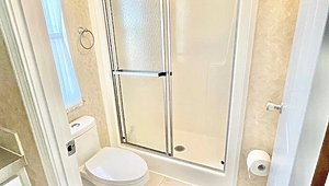 Whispering Pines Manufactured Home Community / 1729 Sugar Pine Ave Bathroom 33205