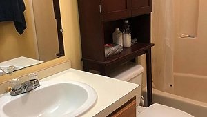 Whispering Pines Manufactured Home Community / 1708 Conifer Ave Bathroom 33989