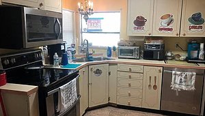 Whispering Pines Manufactured Home Community / 1708 Conifer Ave Kitchen 33991