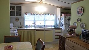 Bass Capital Adult Mobile Home Park / 2809 S Us Highway 17, A6 Kitchen 45147