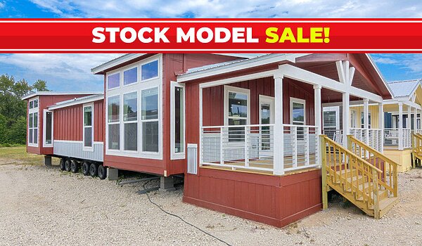 This beautiful RED Swan could be yours! / Isn’t it AMAZING? Swan L52EP8 Exterior 91204