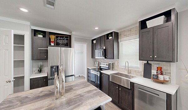 ON YOUR LAND THIS MONTH! / Magnificent 7 2321 Interior 91184