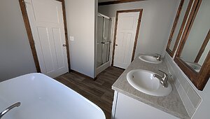 Lifestyle / The Raven 16763A Bathroom 91853