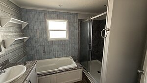 Pre-Owned / Champion #135 Bathroom 91887