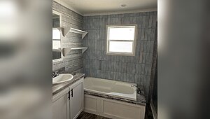 Pre-Owned / Champion #135 Bathroom 91888
