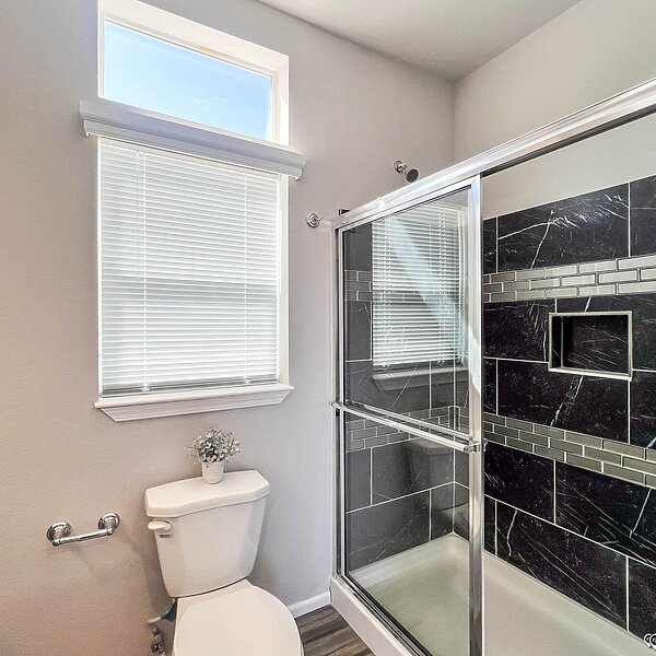 Palm Harbor / The Paradise PL15401A Bathroom 76187