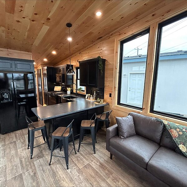 7-Series / Non-Loft 7-108 Interior 87929