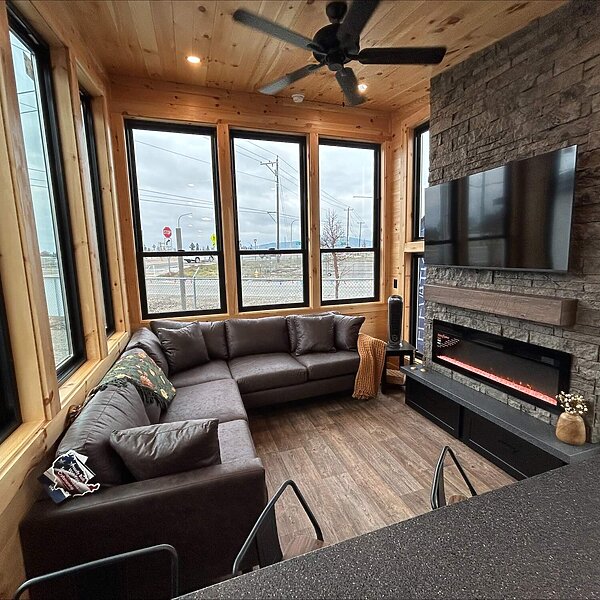 7-Series / Non-Loft 7-108 Interior 87930