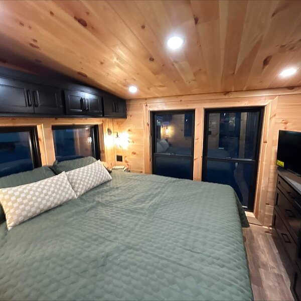 7-Series / Non-Loft 7-108 Interior 87933