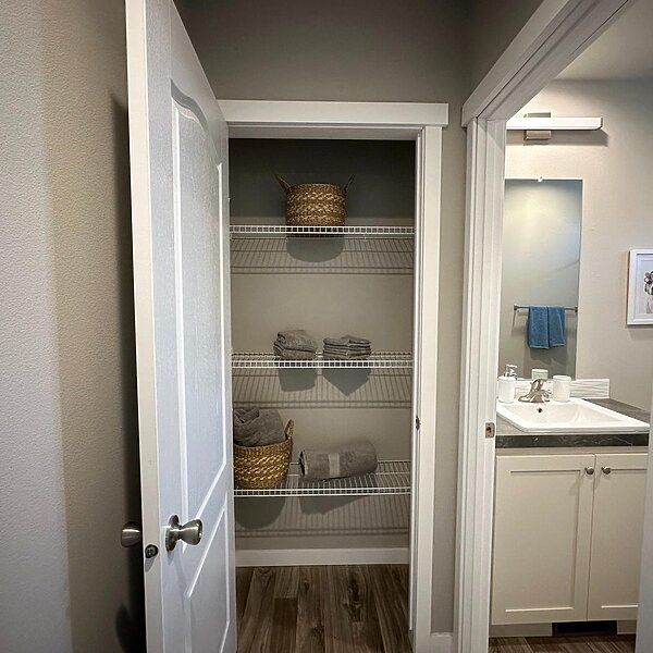 Evergreen / EV28583E Interior 91951