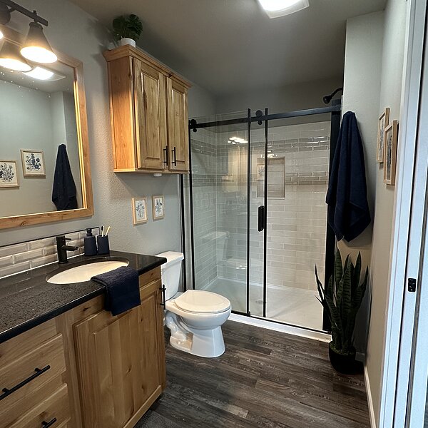 American Freedom Series / Cabana 15522C Bathroom 92027