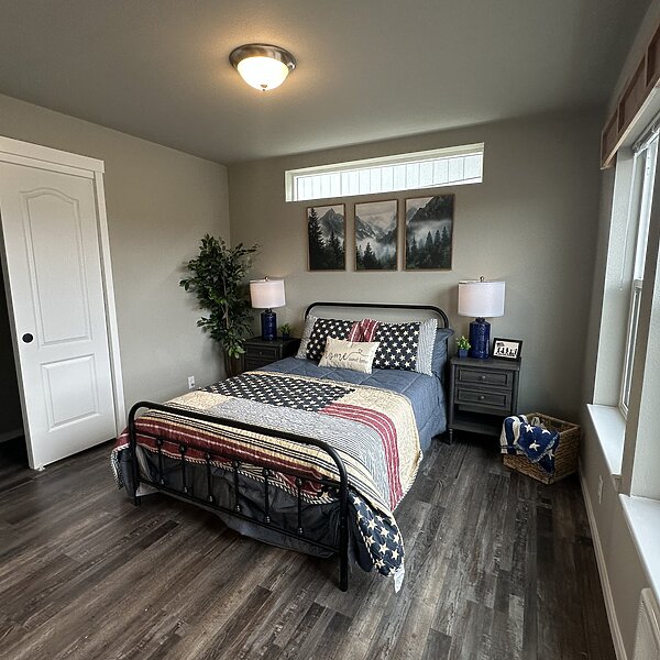American Freedom Series / Cabana 15522C Bedroom 92025