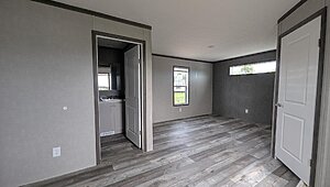 Economy / 16763Z Interior 83651